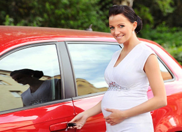 Как водить машину беременной женщине