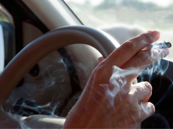 Как удалить запах табака из салона автомобиля?