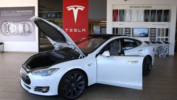 Десять причин покупки электромобиля Tesla