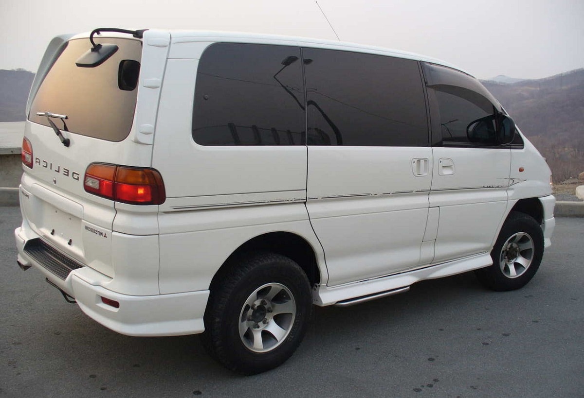 mitsubishi delica, Мицубиси Делика